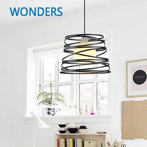 Suspension design spirales irrégulières noire - vue 2 sur 2