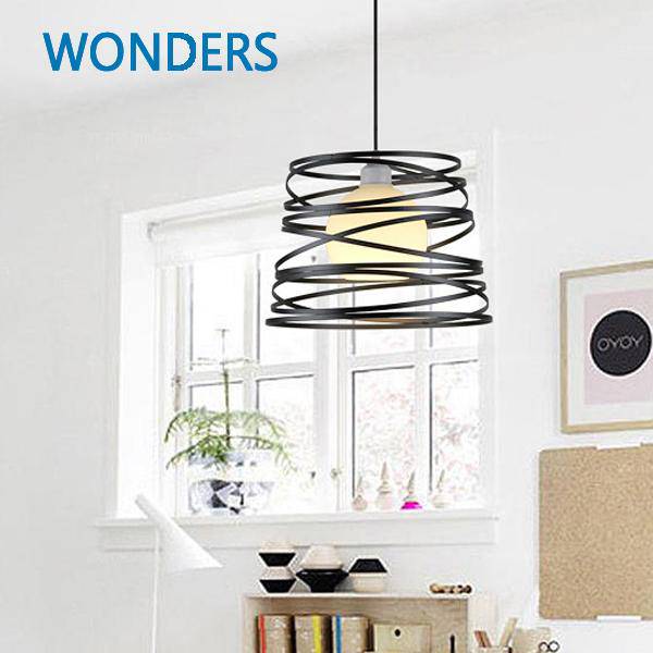 Suspension design spirales irrégulières noire - vue 2 sur 2