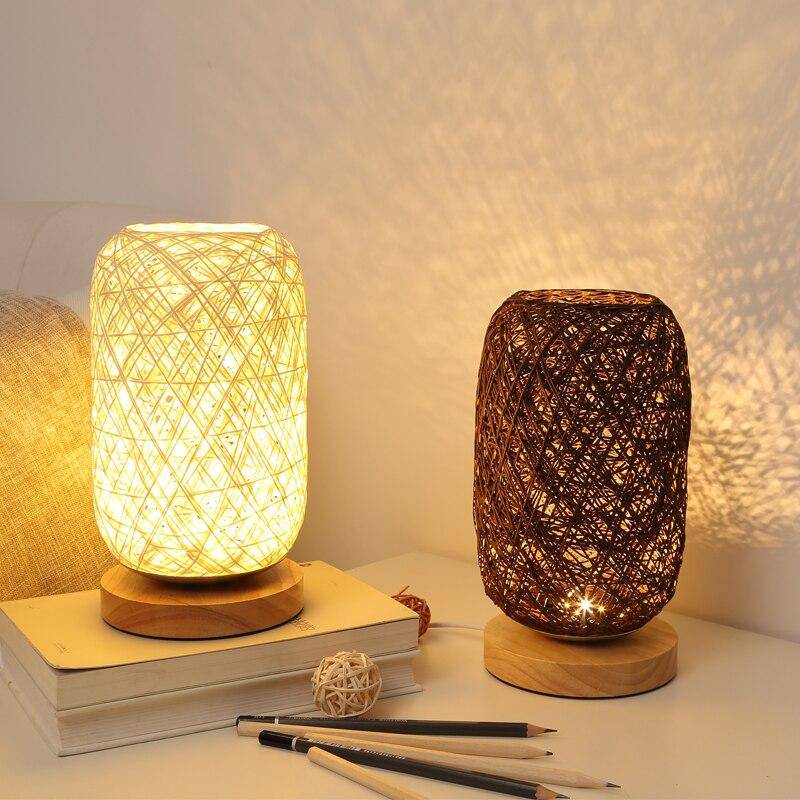 Lampe à poser en rotin LED avec socle en bois et abat-jour arrondie - vue 2 sur 4