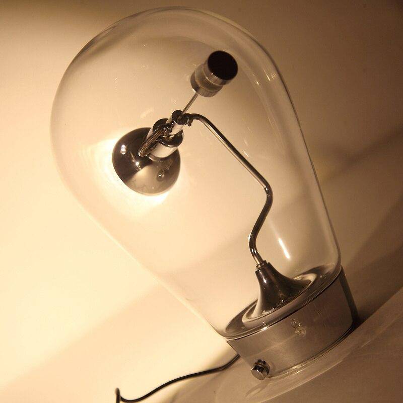 Lampe à poser design à LED chromé dans ampoule en verre - vue 4 sur 7