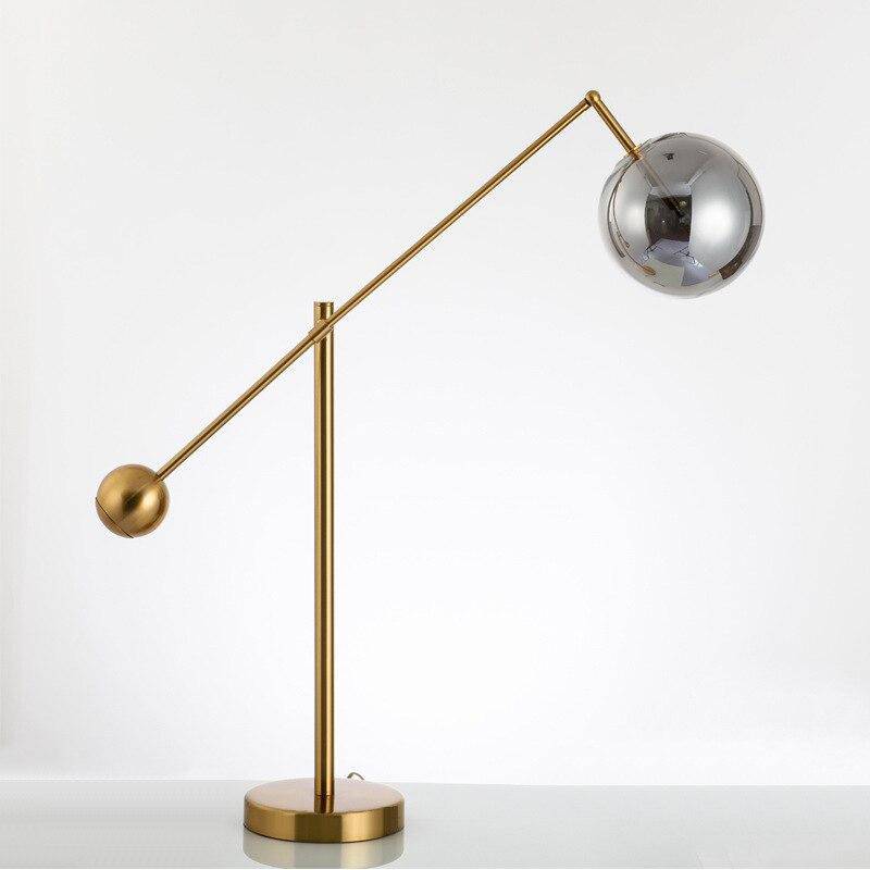Lampe de bureau design ajustable doré Model - vue 4 sur 7