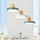 Lustre scandinave circulaire en bois et métal coloré Carmina