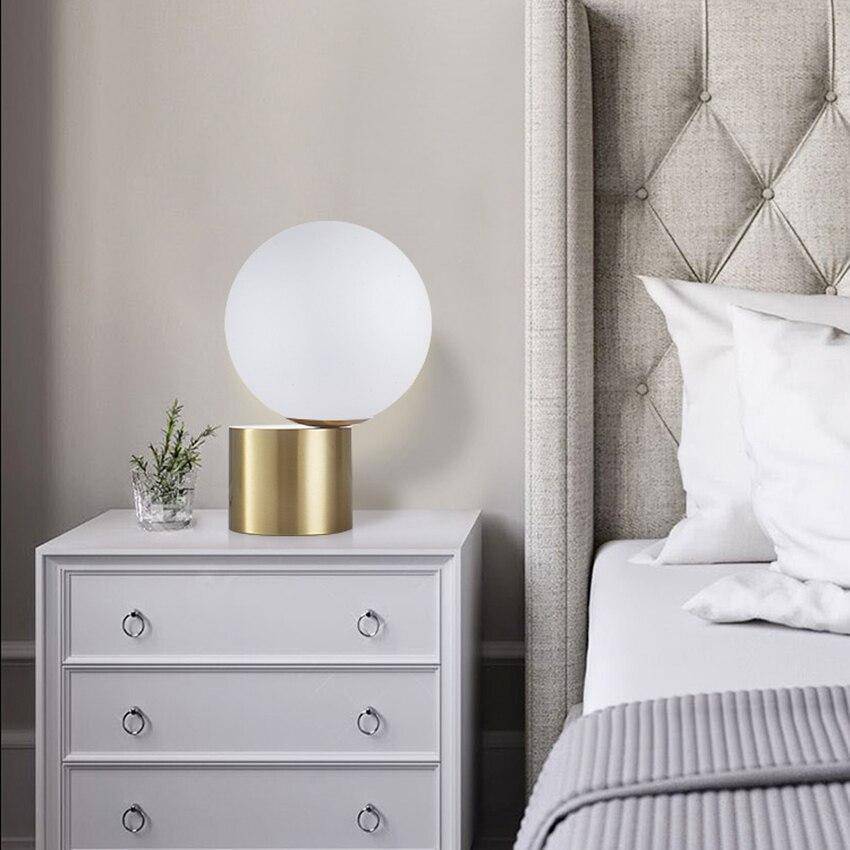 Lampe de chevet à base doré et boule en verre Moderne - vue 3 sur 8