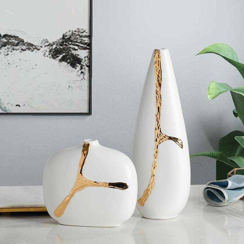 Vase design blanc au style abstrait doré Xuan - vue 5 sur 9