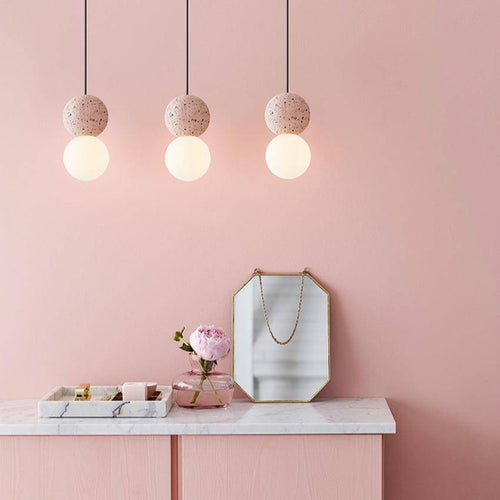 Suspension design en boule en ciment façon terrazzo LED - vue 4 sur 9