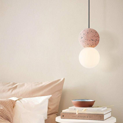 Suspension design en boule en ciment façon terrazzo LED - vue 3 sur 9