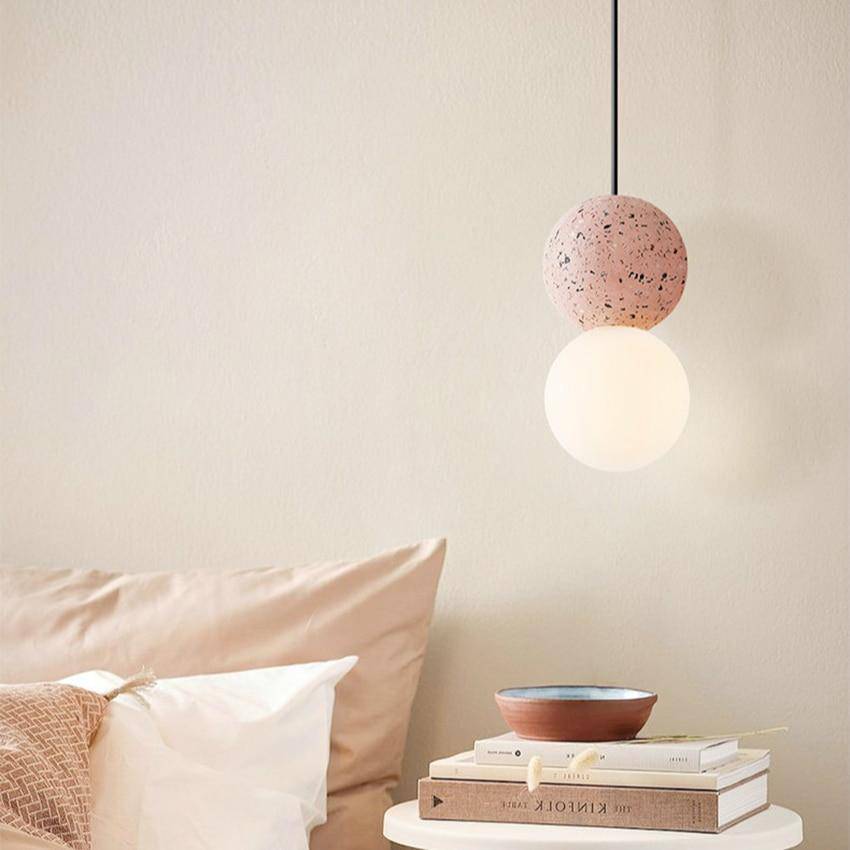 Suspension design en boule en ciment façon terrazzo LED - vue 2 sur 9