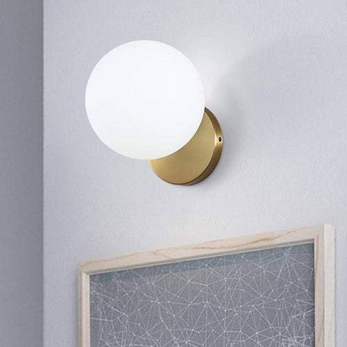 Applique à LED design boule en verre et support rond doré - vue 2 sur 5