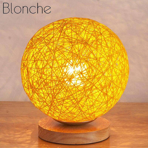 Lampe à poser LED avec socle bois et boule en tissu de couleur Wicker - vue 4 sur 6