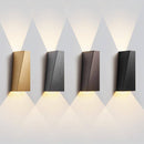 Applique murale design à LED en métal brossé style géométrique