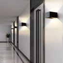 Applique murale design à LED avec abat-jour carré en métal Balcony