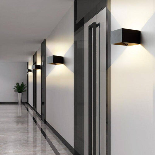 Applique murale design à LED avec abat-jour carré en métal Balcony - vue 3 sur 4