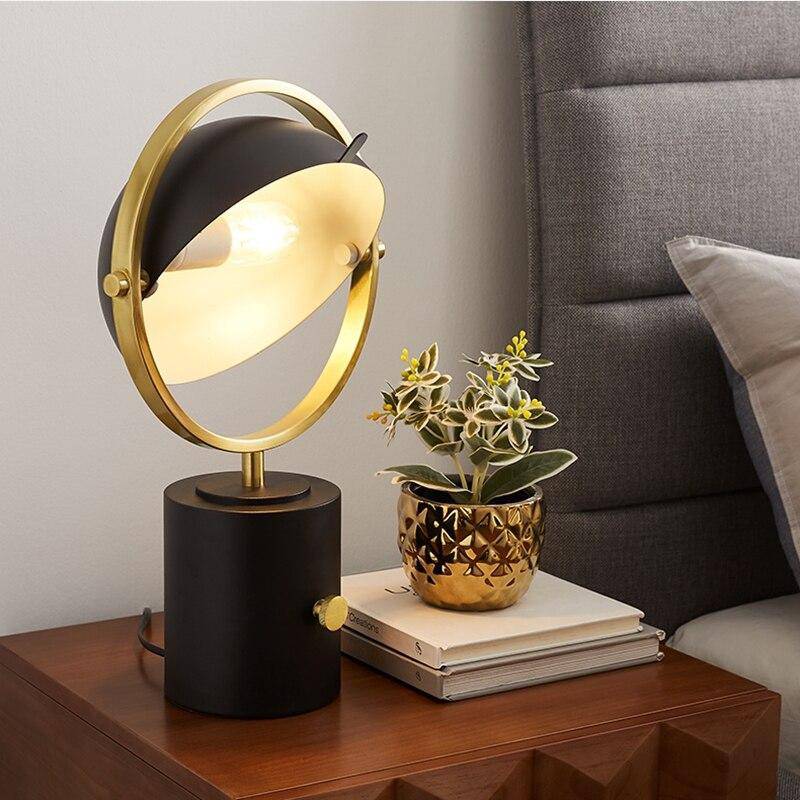 Lampe à poser design à LED en métal noir avec cercle doré Décor - vue 4 sur 6