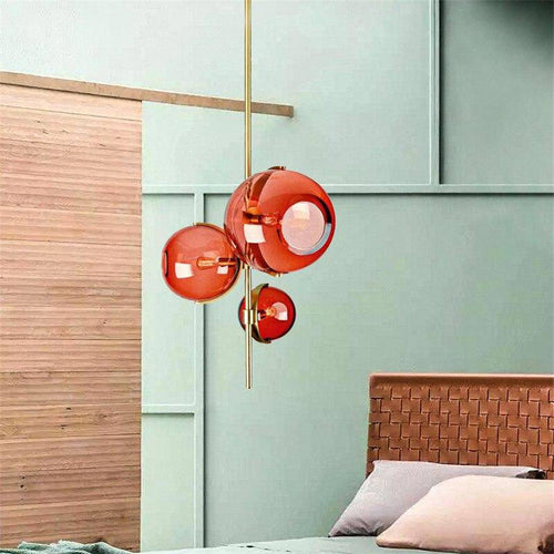 Suspension design LED avec tige doré et trois boules en verre rouge - vue 5 sur 7