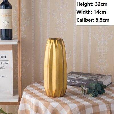 Vase design en céramique dorée au style géométrique - vue 11 sur 11