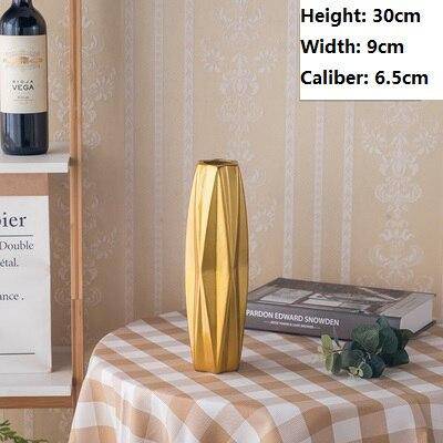 Vase design en céramique dorée au style géométrique - vue 11 sur 11