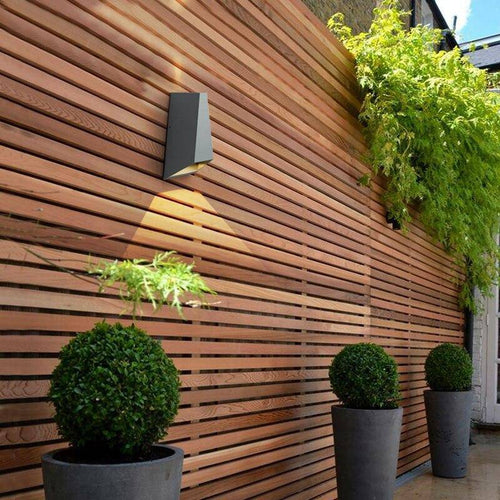 Applique murale design à LED avec abat-jour géométrique en métal gris Outdoor - vue 2 sur 4