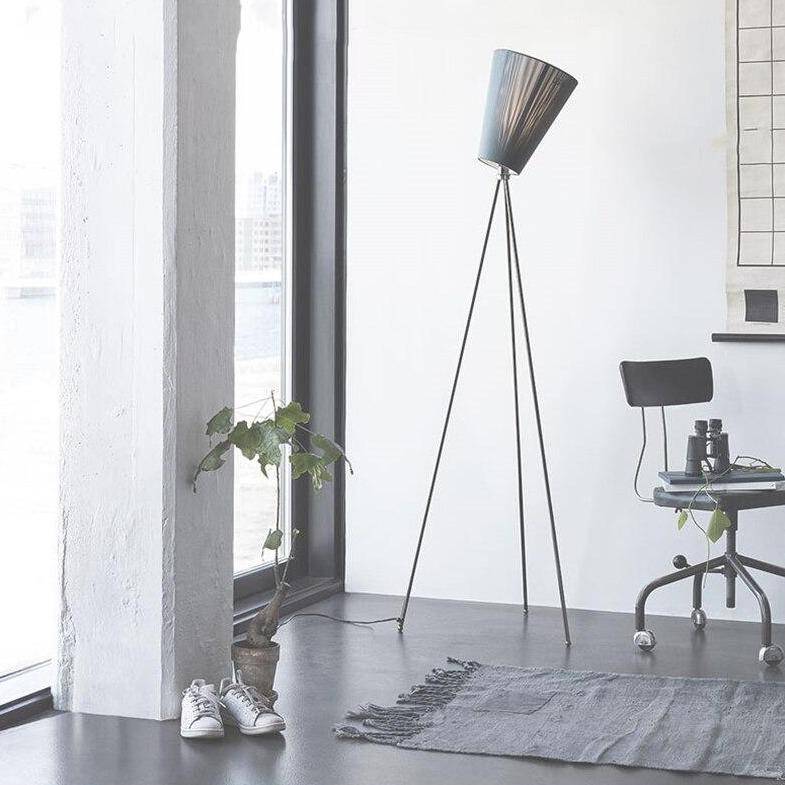 Lampadaire design LED en fer tripode Creative - vue 3 sur 11