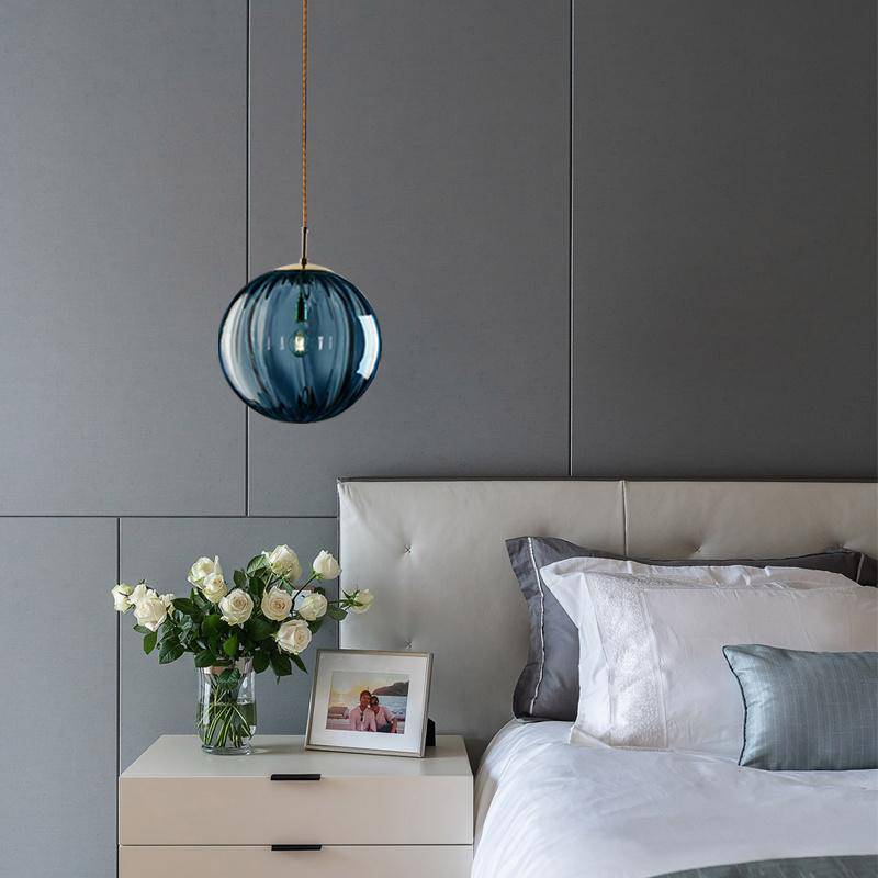 Suspension moderne LED en boule de verre colorée - vue 6 sur 10