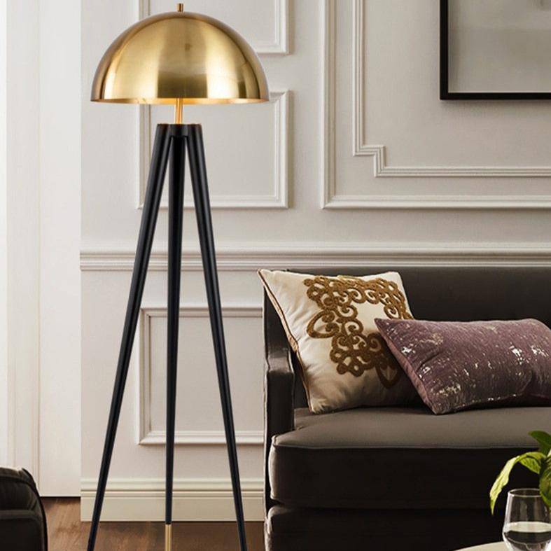 Lampadaire design LED tripod noir avec abat-jour doré Mushroom - vue 3 sur 6