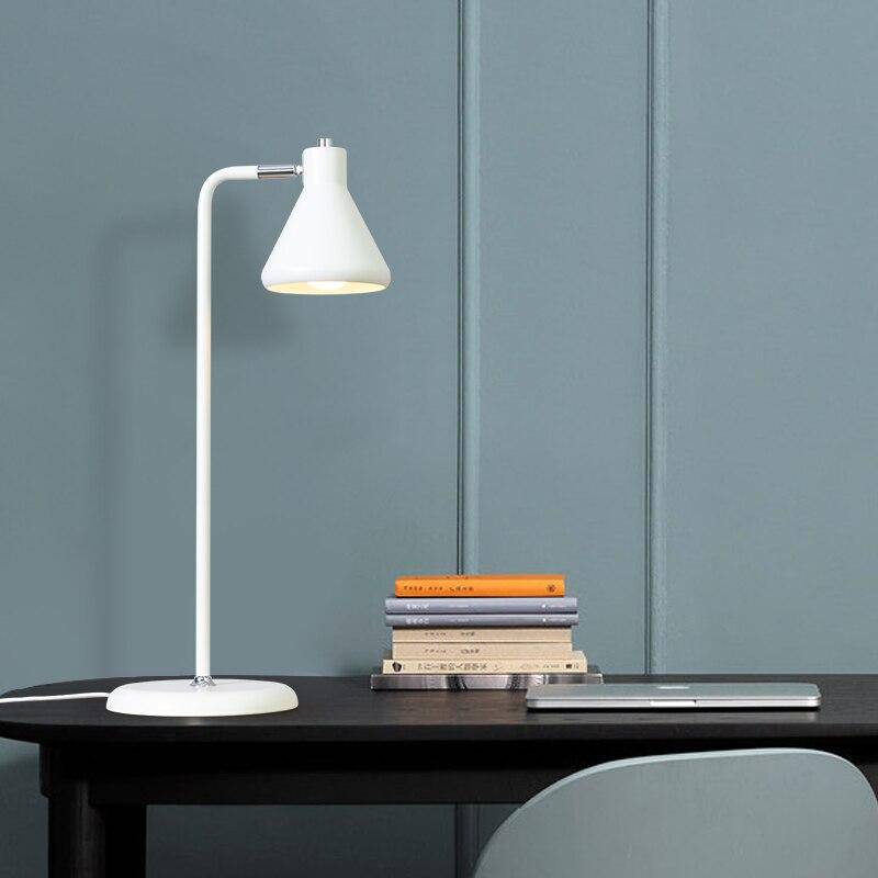 Lampe à poser design à LED avec tube en métal coloré et forme triangulaire Light - vue 5 sur 8