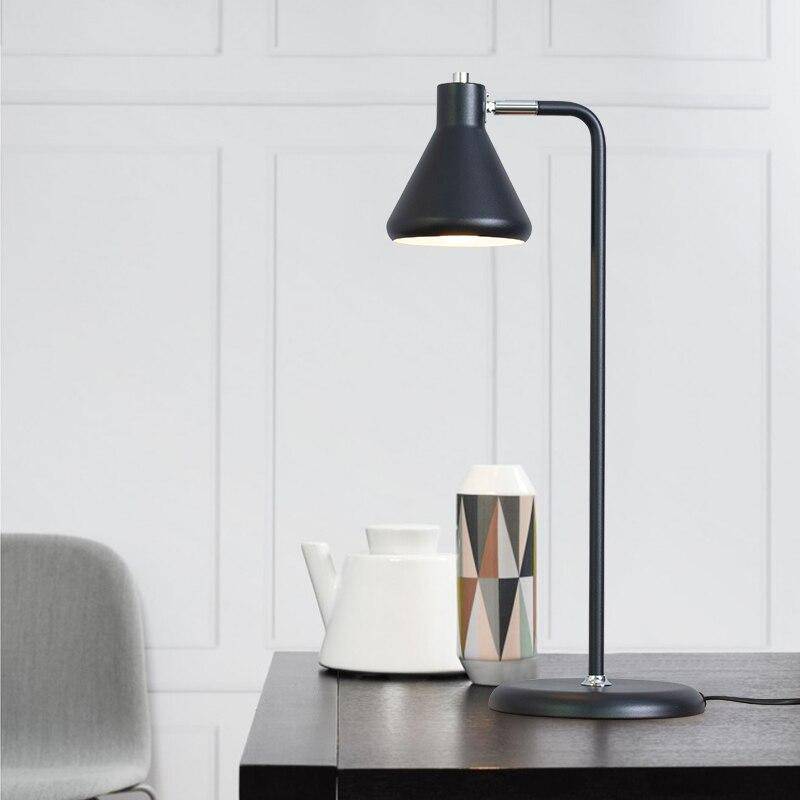 Lampe à poser design à LED avec tube en métal coloré et forme triangulaire Light - vue 4 sur 8