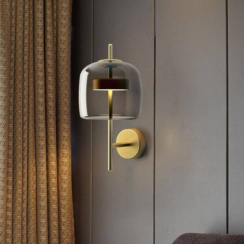 Applique murale design LED en métal doré et boule en verre fumé - vue 3 sur 7