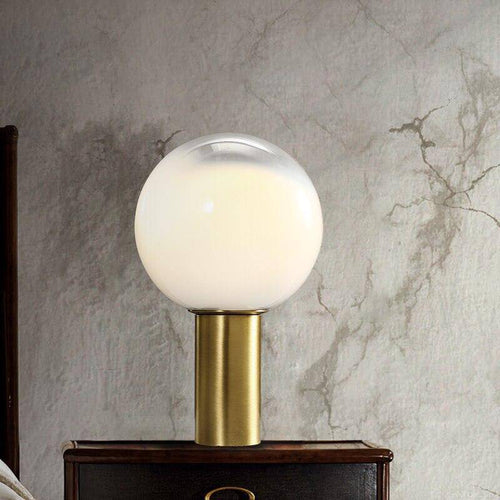 Lampe à poser design LED de forme cylindrique dorée et boule en verre blanc - vue 4 sur 5