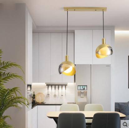 Suspension design à LED avec abat-jour en verre et métal doré - vue 3 sur 10