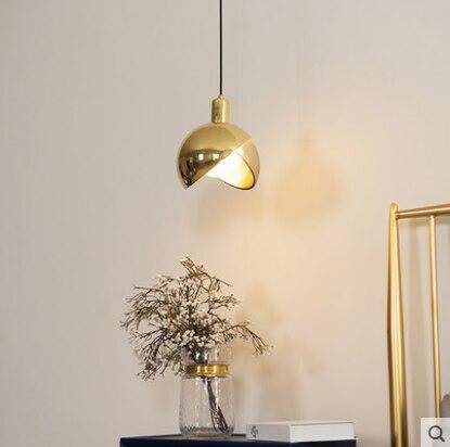 Suspension design à LED avec abat-jour en verre et métal doré - vue 3 sur 10