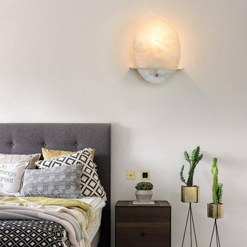 Applique murale design LED forme ovale en marbre blanc et socle doré - vue 3 sur 5