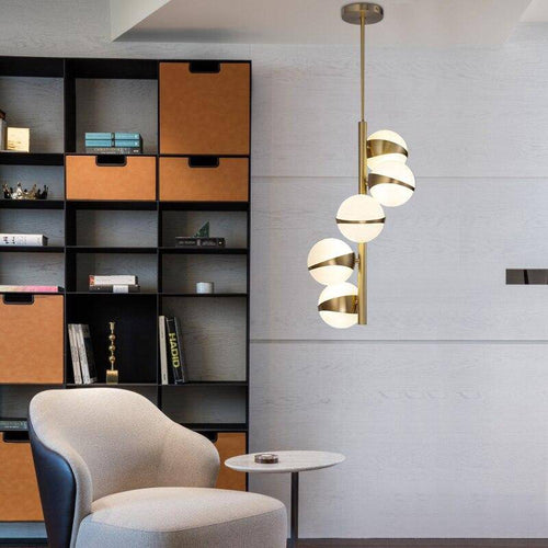 Suspension design LED tube dorée avec plusieurs boules blanches - vue 4 sur 7