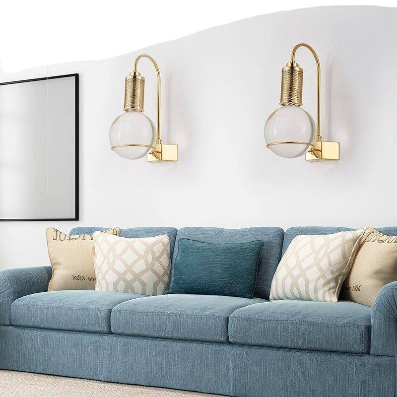 Applique murale design LED en forme d'ampoule doré et boule Crystal - vue 3 sur 5