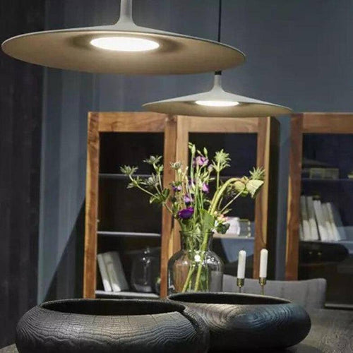 Suspension design LED avec abat-jour chapeau en ciment gris - vue 3 sur 4