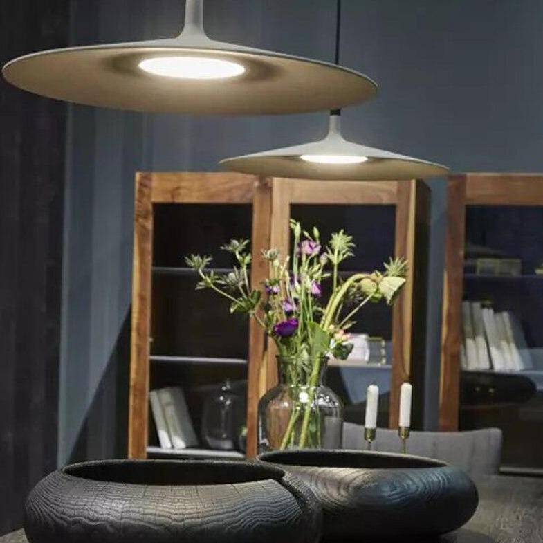 Suspension design LED avec abat-jour chapeau en ciment gris - vue 2 sur 4