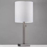 Lampe à poser design en métal LED avec abat-jour blanc