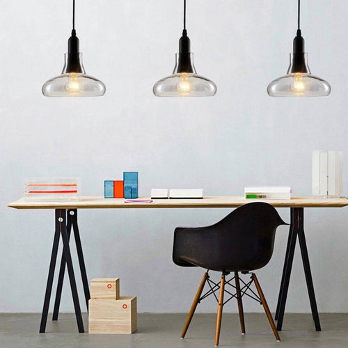 Suspension design LED noire avec abat-jour arrondie en verre - vue 3 sur 8