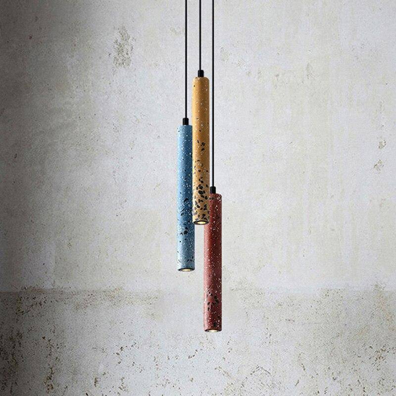 Suspension design LED allongée en ciment terrazzo coloré - vue 3 sur 8
