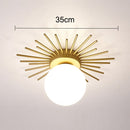 Plafonnier moderne LED avec soleil métallique et globe Sana