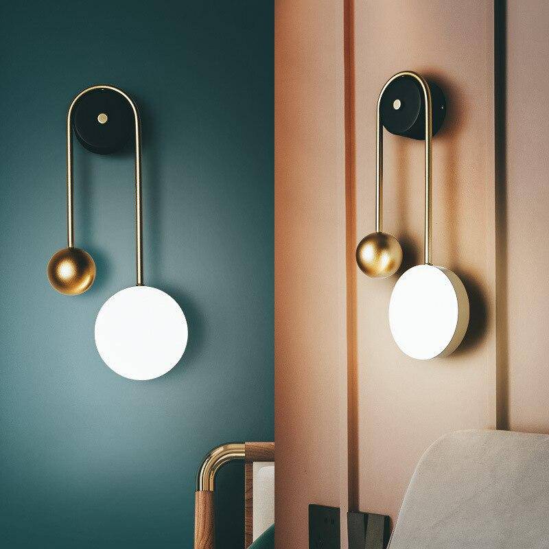 Applique murale design à LED avec boule dorée et disque lumineux - vue 3 sur 5