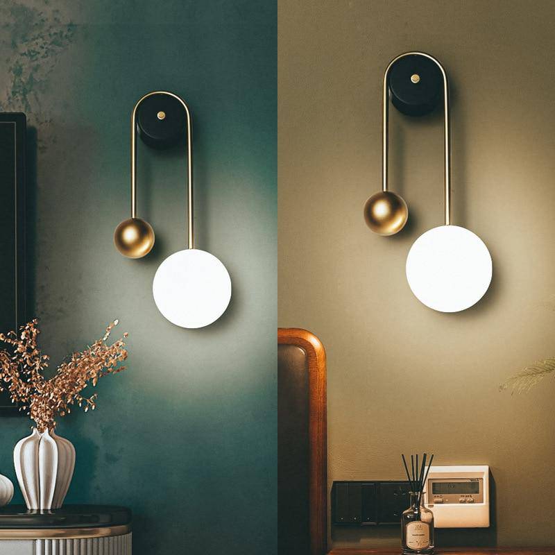 Applique murale design à LED avec boule dorée et disque lumineux - vue 4 sur 5