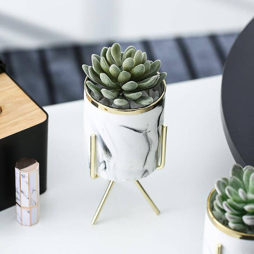 Vase design en marbre avec support en métal Loli Déco - vue 2 sur 5