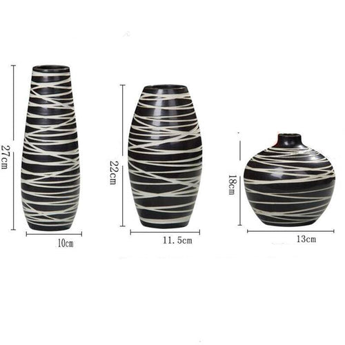 Vase design en céramique noire style zèbre - vue 4 sur 7