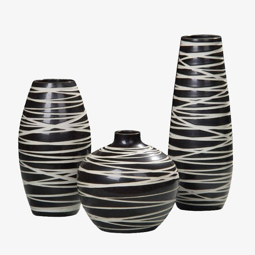 Vase design en céramique noire style zèbre - vue 2 sur 7