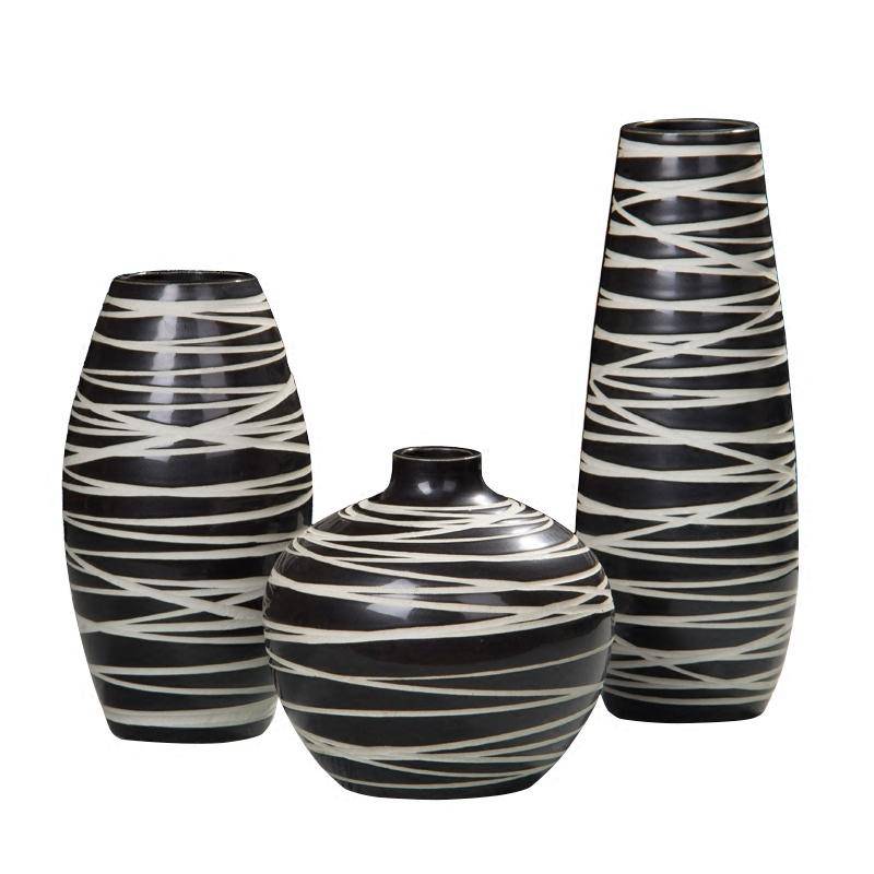 Vase design en céramique noire style zèbre - vue 7 sur 7