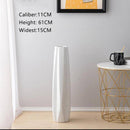 Vase design en céramique colorée style géométrique