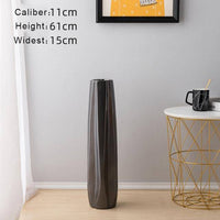 Vase design en céramique colorée style géométrique