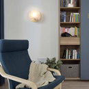 Applique murale design LED avec disque de marbre et métal doré