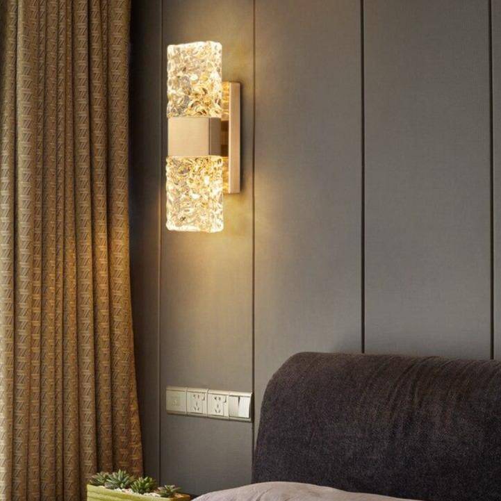 Applique murale design à LED en verre cristal et cube doré Loft - vue 4 sur 6