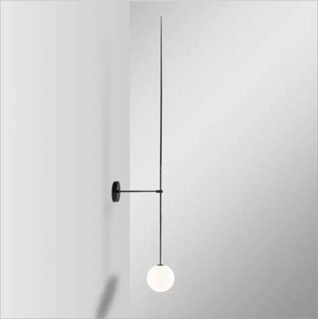 Applique murale design à LED avec tube doré et boule en verre blanche - vue 6 sur 6
